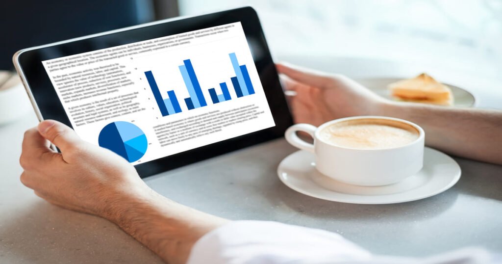 EbookStudio interface — création ebook automatique, boutique et statistiques de ventes EbookCluster"